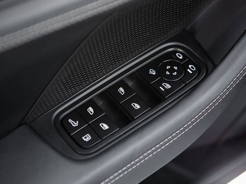 Certified 2025 Porsche Panamera Turbo AWD/4WD image 24