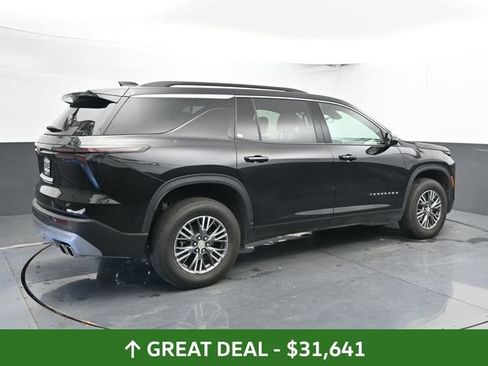 Used 2024 Chevrolet Traverse LT FWD image 2