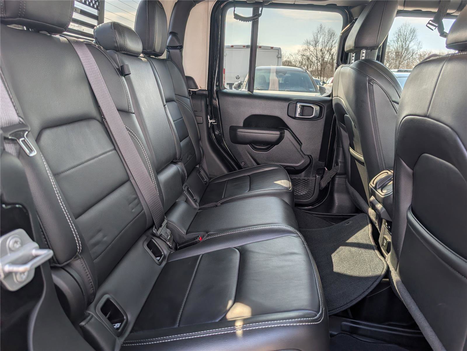 Used 2022 Jeep Gladiator Overland w/ Popular Equipment Package AWD/4WD image 11