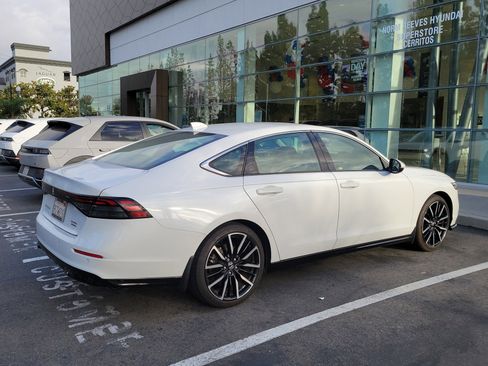 Used 2023 Honda Accord Touring image 5