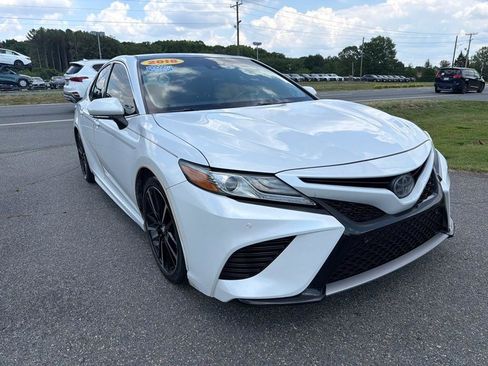 Used 2018 Toyota Camry XSE FWD image 2