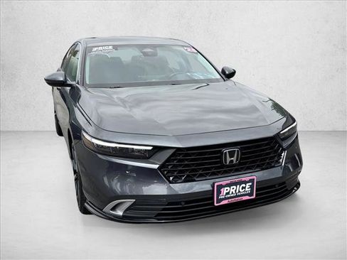 Used 2025 Honda Accord Touring image 3