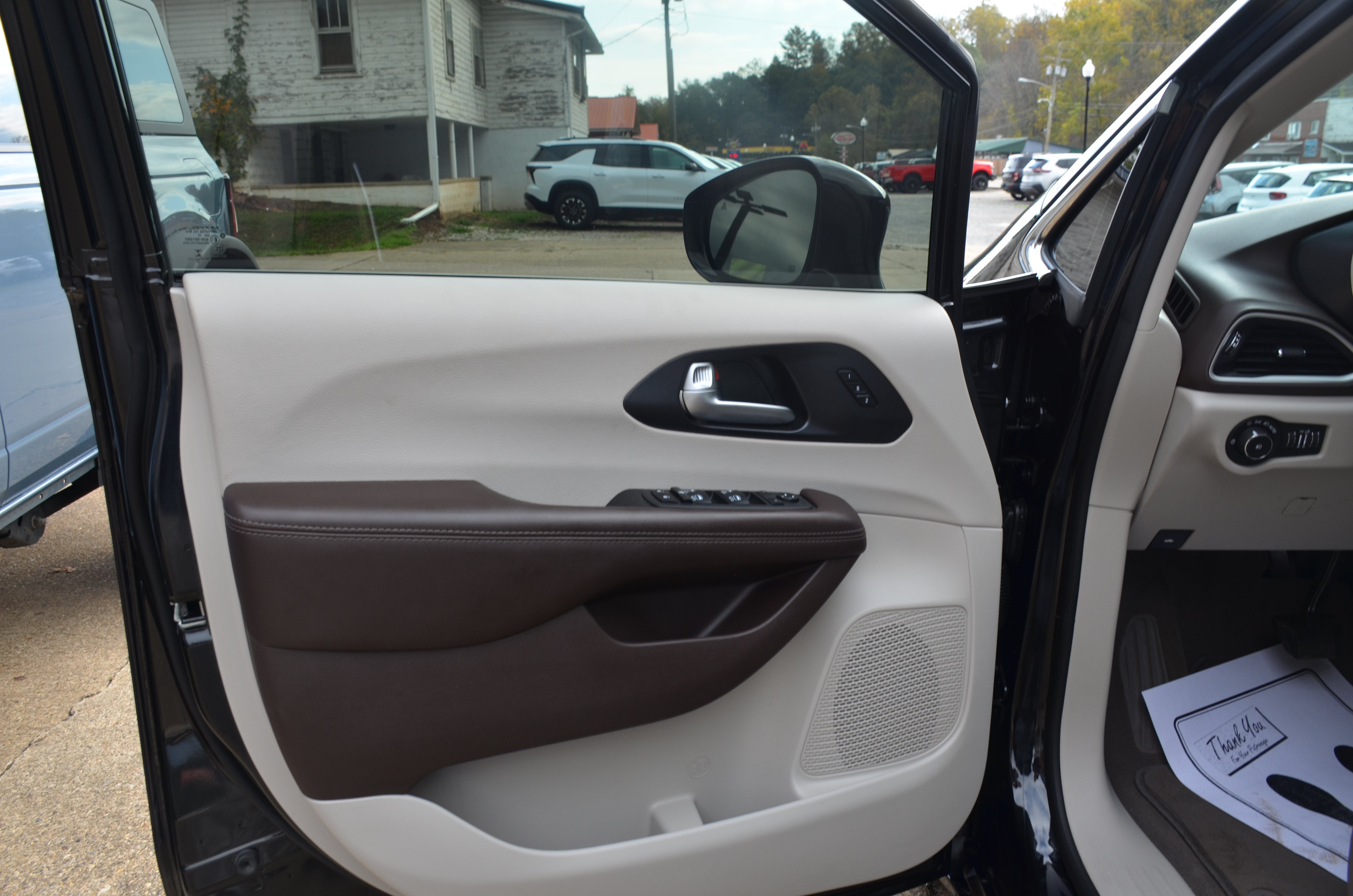 Used 2020 Chrysler Pacifica Touring-L Plus FWD image 22