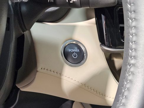 Certified 2024 Toyota Highlander XLE FWD image 34