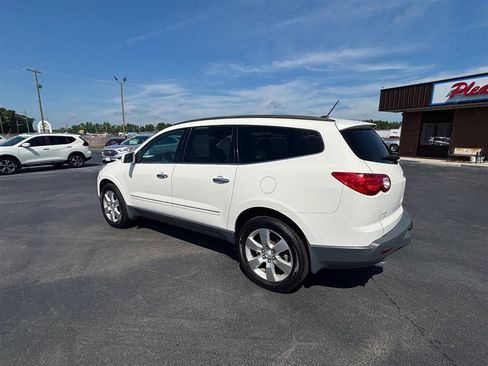 Used 2011 Chevrolet Traverse LTZ FWD image 3