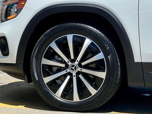 Certified 2023 Mercedes-Benz GLB 250 4MATIC image 12
