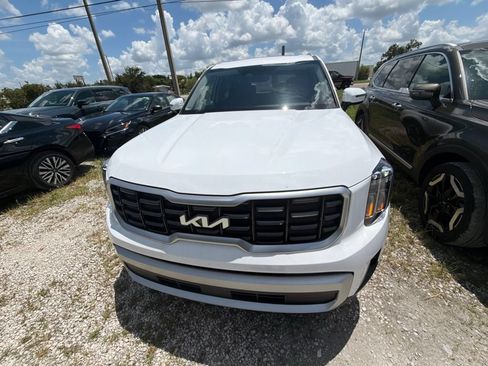 Used 2025 Kia Telluride S FWD image 6