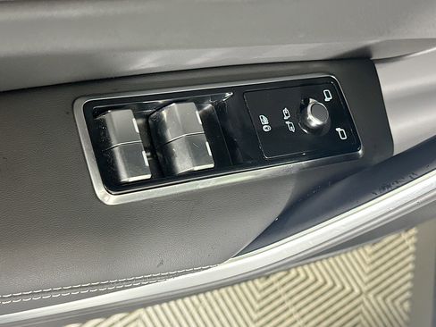 Used 2025 Jaguar F-PACE R-Dynamic S image 15