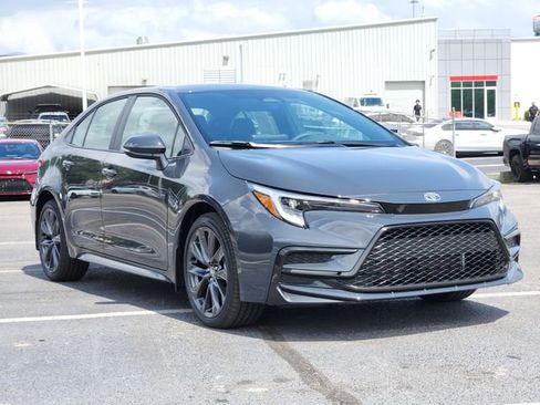 Used 2026 Toyota Corolla SE FWD image 2