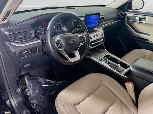 Used 2024 Ford Explorer XLT w/ Equipment Group 202A image 10