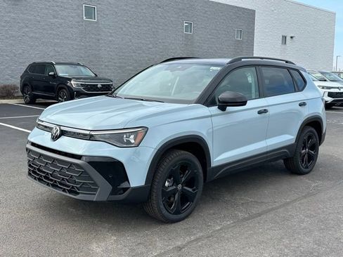 New 2026 Volkswagen Taos SE AWD/4WD image 3