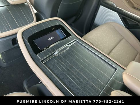 New 2026 Lincoln Navigator L Black Label AWD/4WD image 13