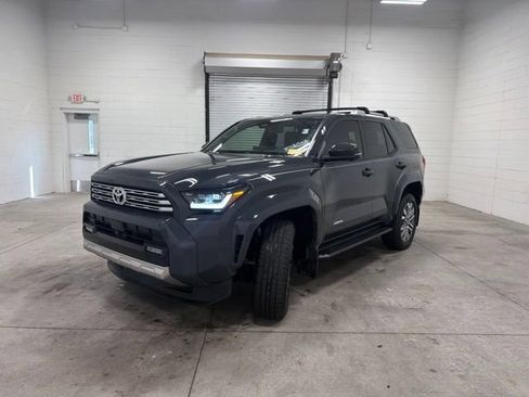 Used 2025 Toyota 4Runner Limited AWD/4WD image 3
