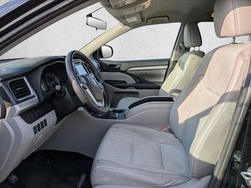 Used 2016 Toyota Highlander Plus image 12