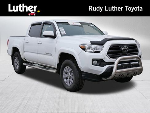 Certified 2019 Toyota Tacoma SR5 image 1