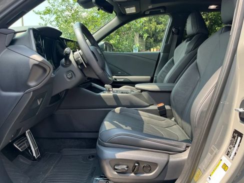Used 2025 Lexus TX 500h AWD w/ Technology Package image 12