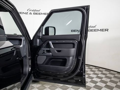 Used 2024 Land Rover Defender 110 X-Dynamic SE AWD/4WD image 19