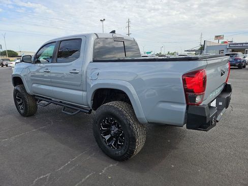 Used 2019 Toyota Tacoma TRD Sport w/ Technology Package AWD/4WD image 4