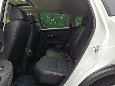 Used 2025 Honda HR-V EX-L image 10