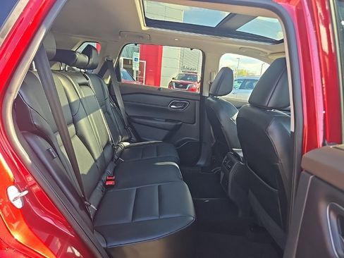 Used 2021 Nissan Rogue SV w/ Premium Package image 30