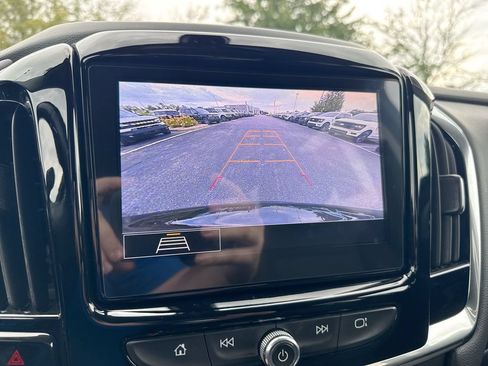 Used 2020 Chevrolet Traverse LT FWD image 18