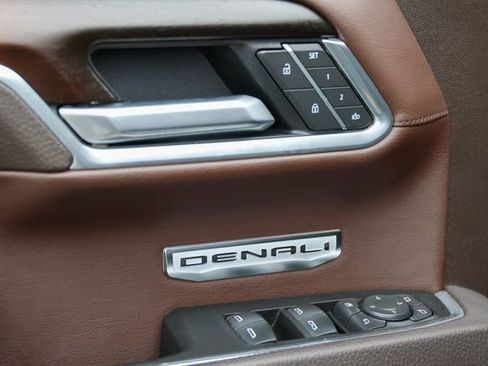 Used 2025 GMC Sierra 1500 Denali w/ Denali Reserve Package AWD/4WD image 5