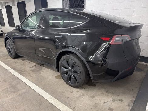 Used 2025 Tesla Model Y Long Range image 4