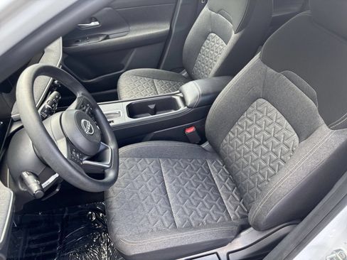Used 2025 Nissan Kicks SV AWD/4WD image 29