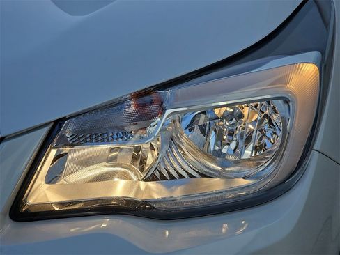 Used 2018 Subaru Forester 2.5i Premium w/ All-Weather Package image 31