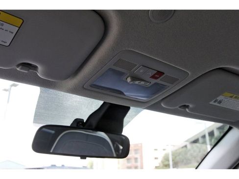 Used 2024 Hyundai Venue Limited image 26