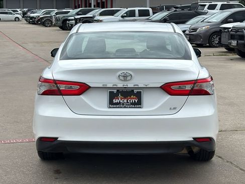 Used 2018 Toyota Camry LE FWD image 4
