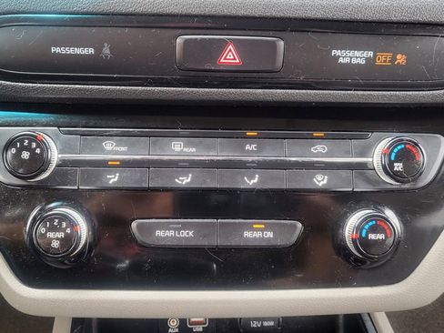 Used 2019 Kia Sedona LX FWD image 33