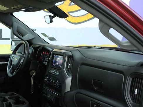 Used 2020 Chevrolet Silverado 1500 Custom w/ Custom Convenience Package AWD/4WD image 12