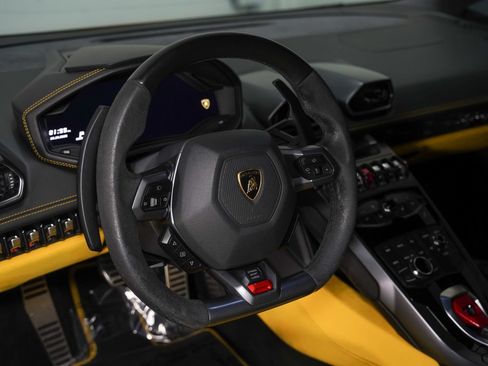 Used 2015 Lamborghini Huracan LP 610-4 AWD/4WD image 36