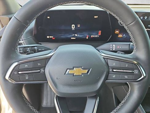 Used 2026 Chevrolet Traverse LT w/ Driver Confidence Package FWD image 13