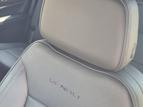 Used 2023 GMC Yukon Denali w/ LPO, Floor Liner Package AWD/4WD image 15