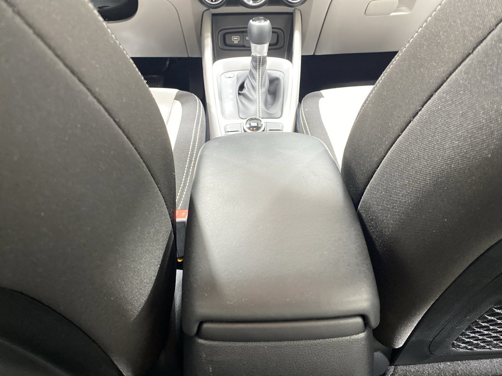 Used 2025 Hyundai Venue SEL FWD image 20