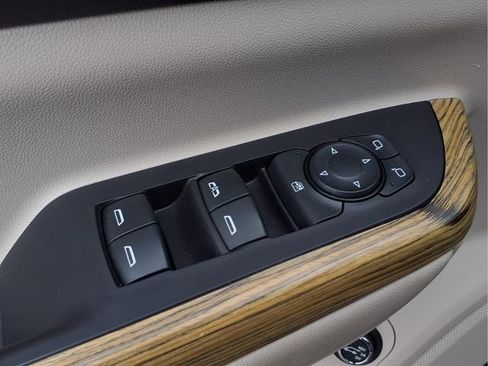 Certified 2018 GMC Acadia Denali w/ Technology Package image 18