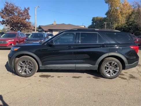 Certified 2022 Ford Explorer XLT w/ Equipment Group 202A image 8