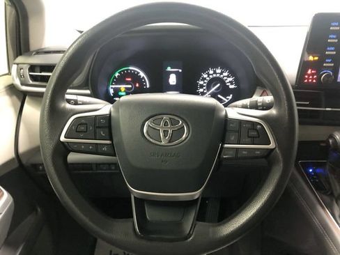 Used 2021 Toyota Sienna LE w/ LE Plus Package FWD image 16
