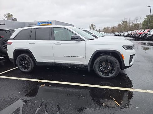 New 2026 Jeep Grand Cherokee Altitude image 10