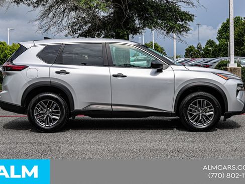 Used 2024 Nissan Rogue S FWD image 10