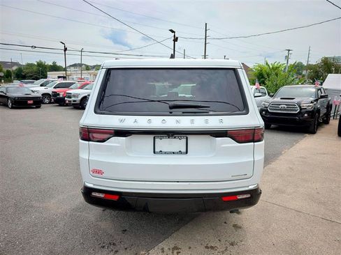 Used 2024 Jeep Wagoneer L Series II RWD image 3