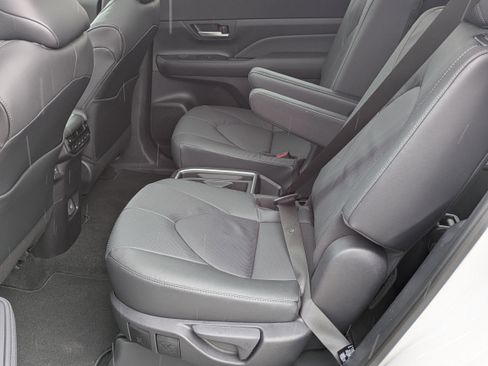 New 2026 Toyota Grand Highlander FWD image 14
