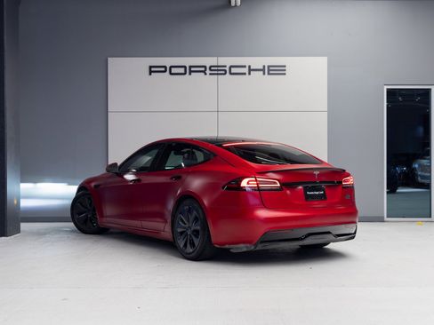 Used 2022 Tesla Model S Plaid image 3