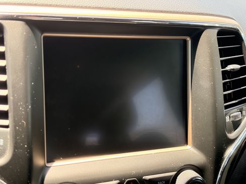 Used 2016 Jeep Grand Cherokee Laredo 75th Anniversary RWD image 19