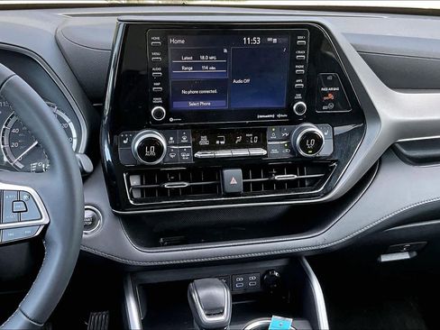 Used 2022 Toyota Highlander XLE image 7