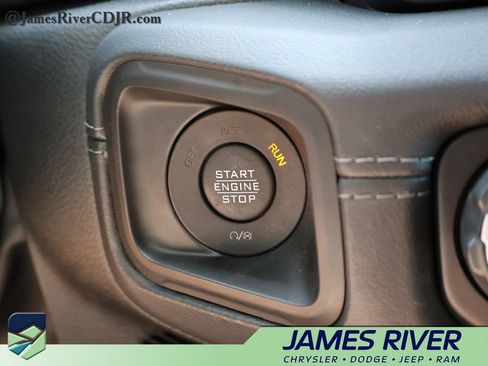 Used 2024 Jeep Wrangler Unlimited Sahara w/ Technology Group AWD/4WD image 30