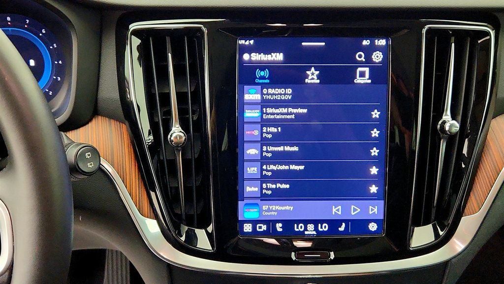 Used 2025 Volvo V60 B5 Cross Country Plus AWD/4WD image 18