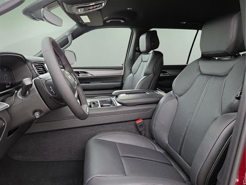 New 2026 Jeep Grand Wagoneer L Limited w/ 8-Passenger Seating Package AWD/4WD image 15